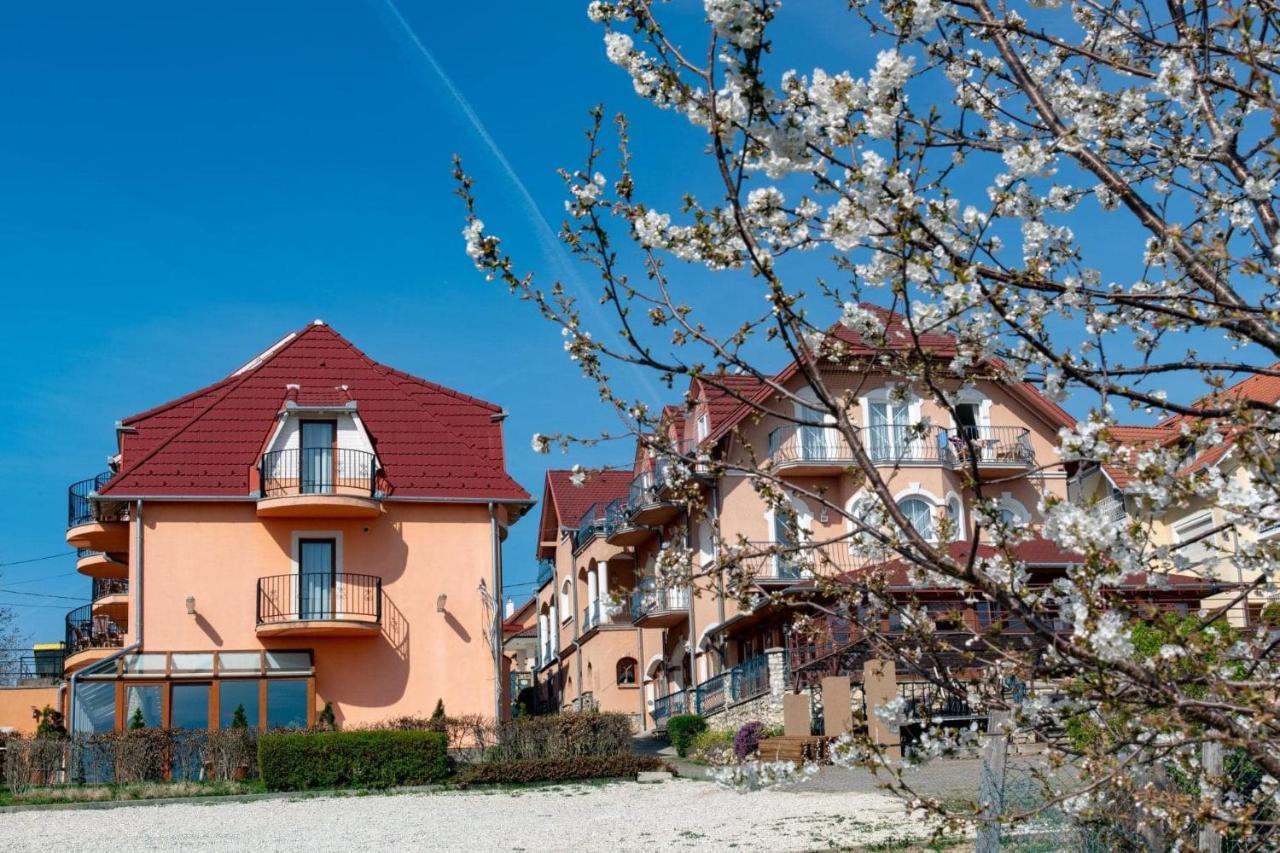 Fonix Wellness *** 1 A Epulet Bed and Breakfast Hévíz Exterior foto