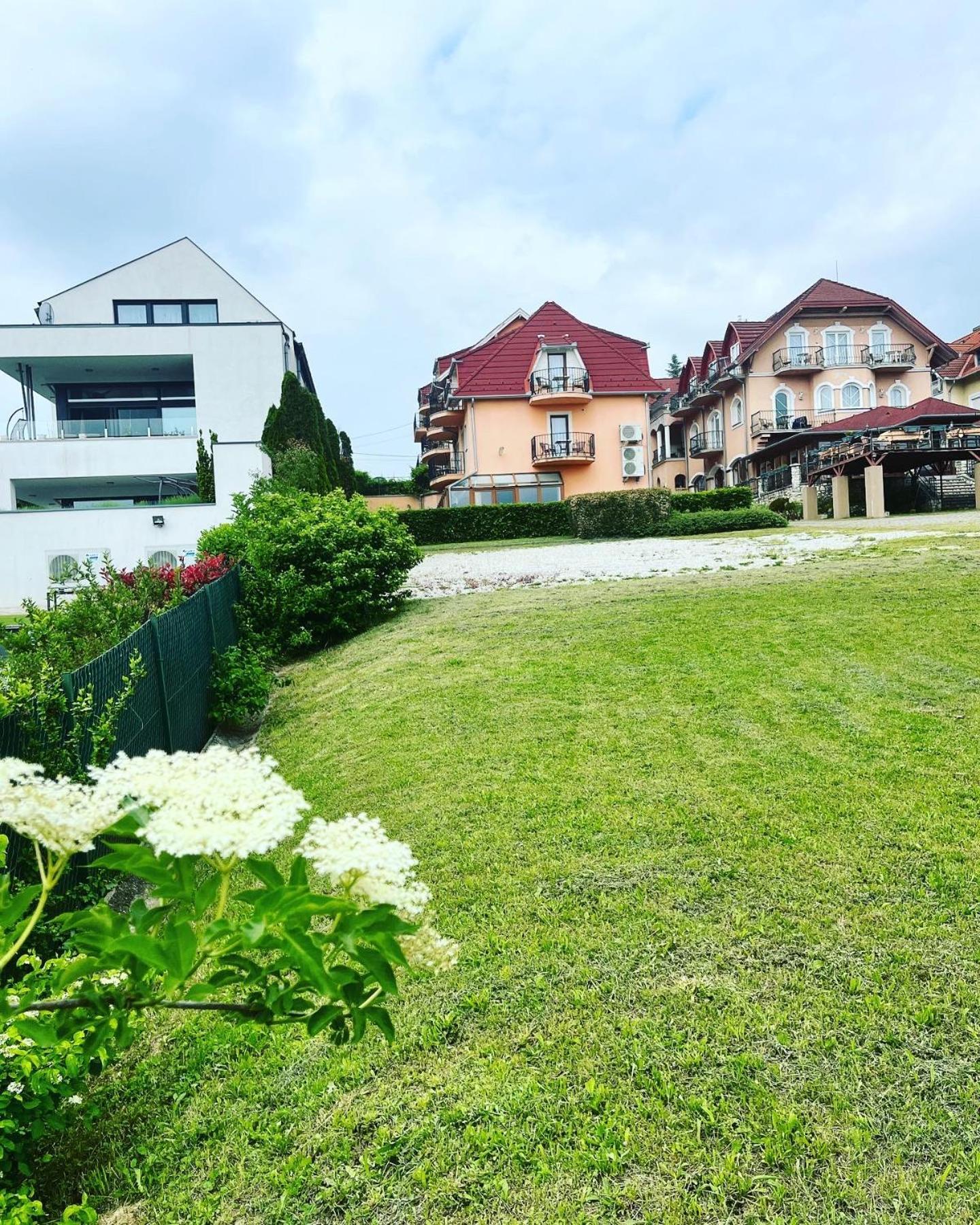 Fonix Wellness *** 1 A Epulet Bed and Breakfast Hévíz Exterior foto
